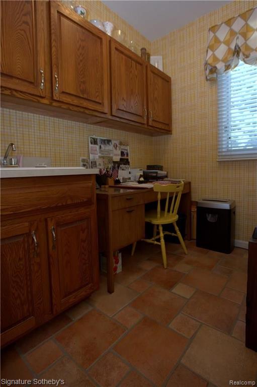 1616 Springview Court Rochester, MI 48307 - Photo 27 of 51 Gallery Image 27