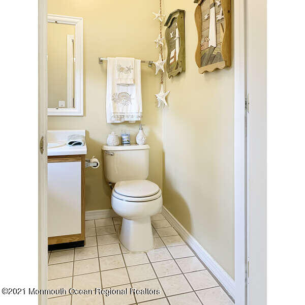 44 Quail Run Bayville, NJ 08721 - Photo 3 of 27 First floor half bath