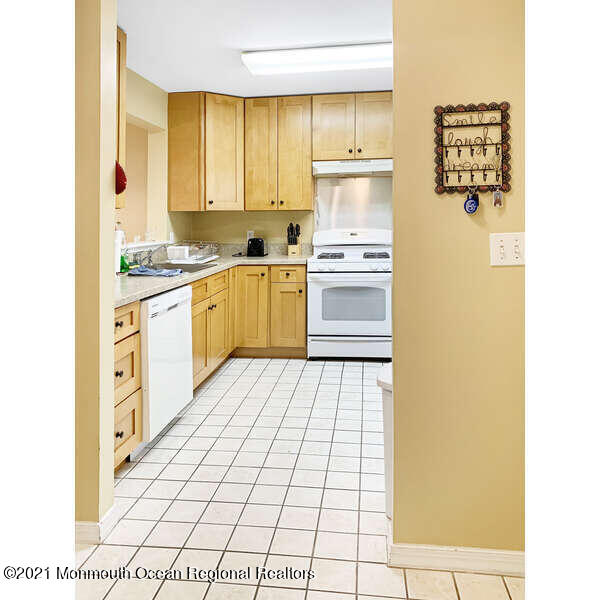 44 Quail Run Bayville, NJ 08721 - Photo 4 of 27 Kitchen