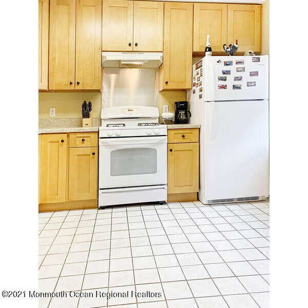 44 Quail Run Bayville, NJ 08721 - Photo 5 of 27 Kitchen