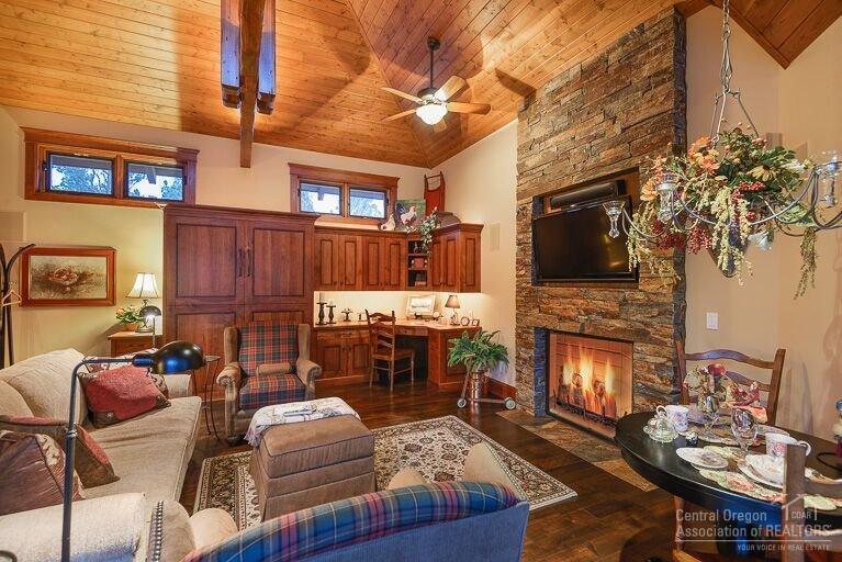 18296 Plainview Road Bend, OR 97703 - Photo 22 of 25 Gallery Image 22