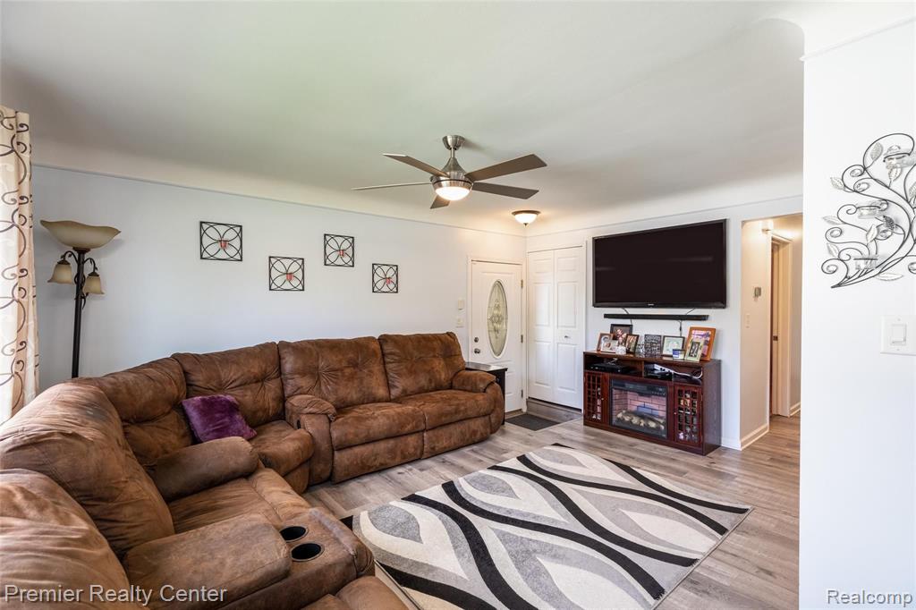 13078 13 Mile Road Warren, MI 48088 - Photo 11 of 32 Gallery Image 11