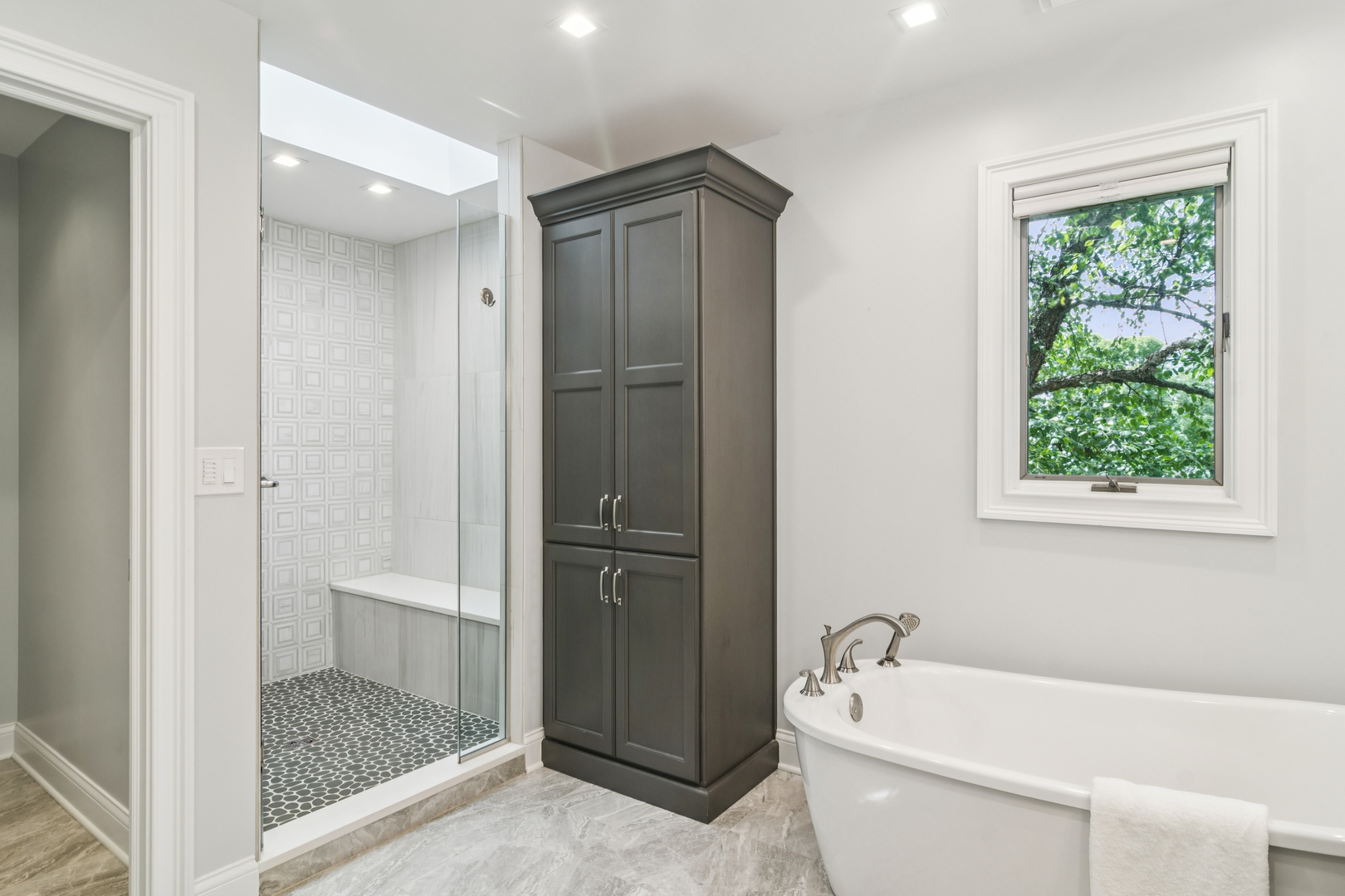 2223 Shetland Road Inverness, IL 60010 - Photo 19 of 40 a bathroom with a granite countertop tub shower and sink