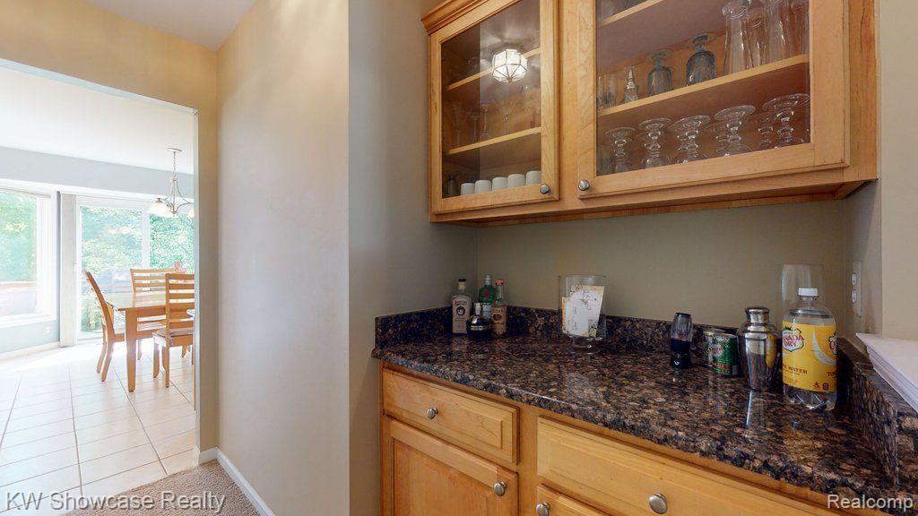 917 Rambling Drive Rochester Hills, MI 48307 - Photo 10 of 47