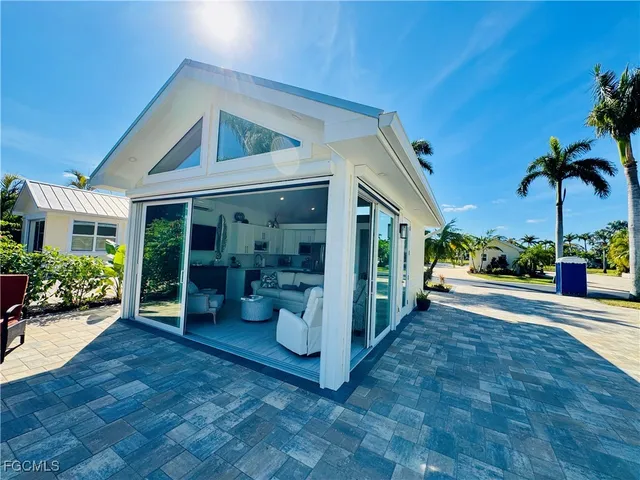 a view of a house with porch and garden