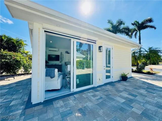 a view of an entryway of house