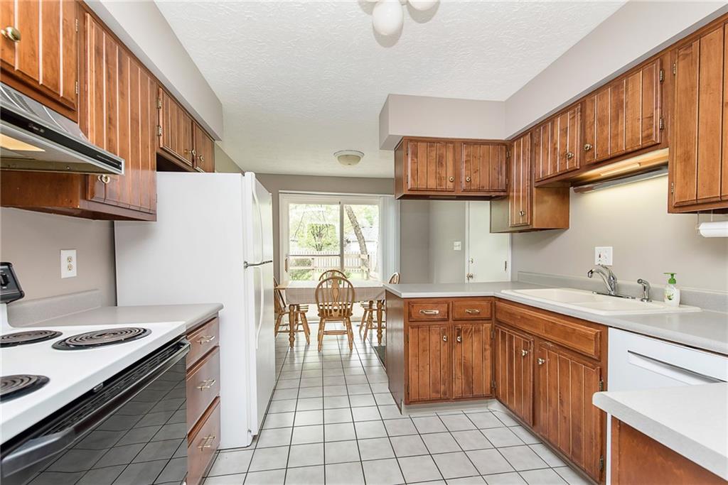 12816 Charing Cross Road Carmel, IN 46033 - Photo 8 of 29 Gallery Image 8