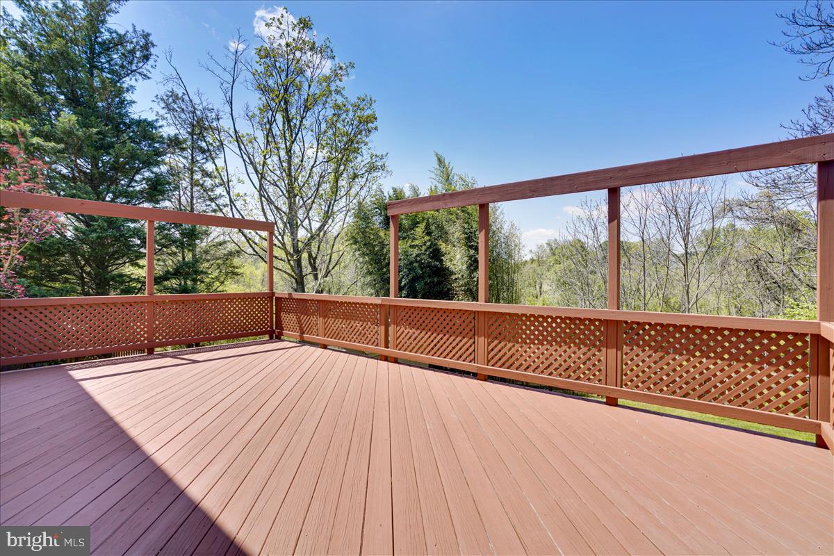 6904 Fox Chase Road New Market, MD 21774 - Photo 26 of 33 Ahhhh.....it's Deck Time!
