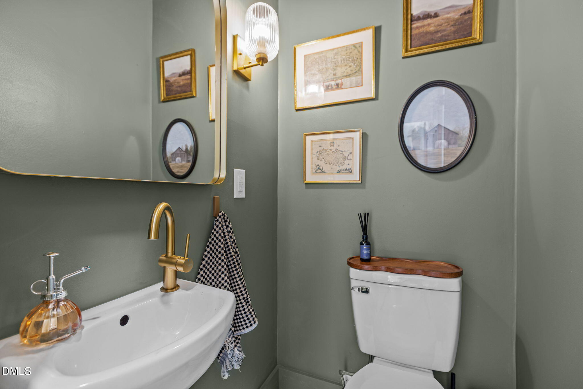2707 North Roxboro Street Durham, NC 27704 - Photo 7 of 44 a bathroom with a toilet and a sink