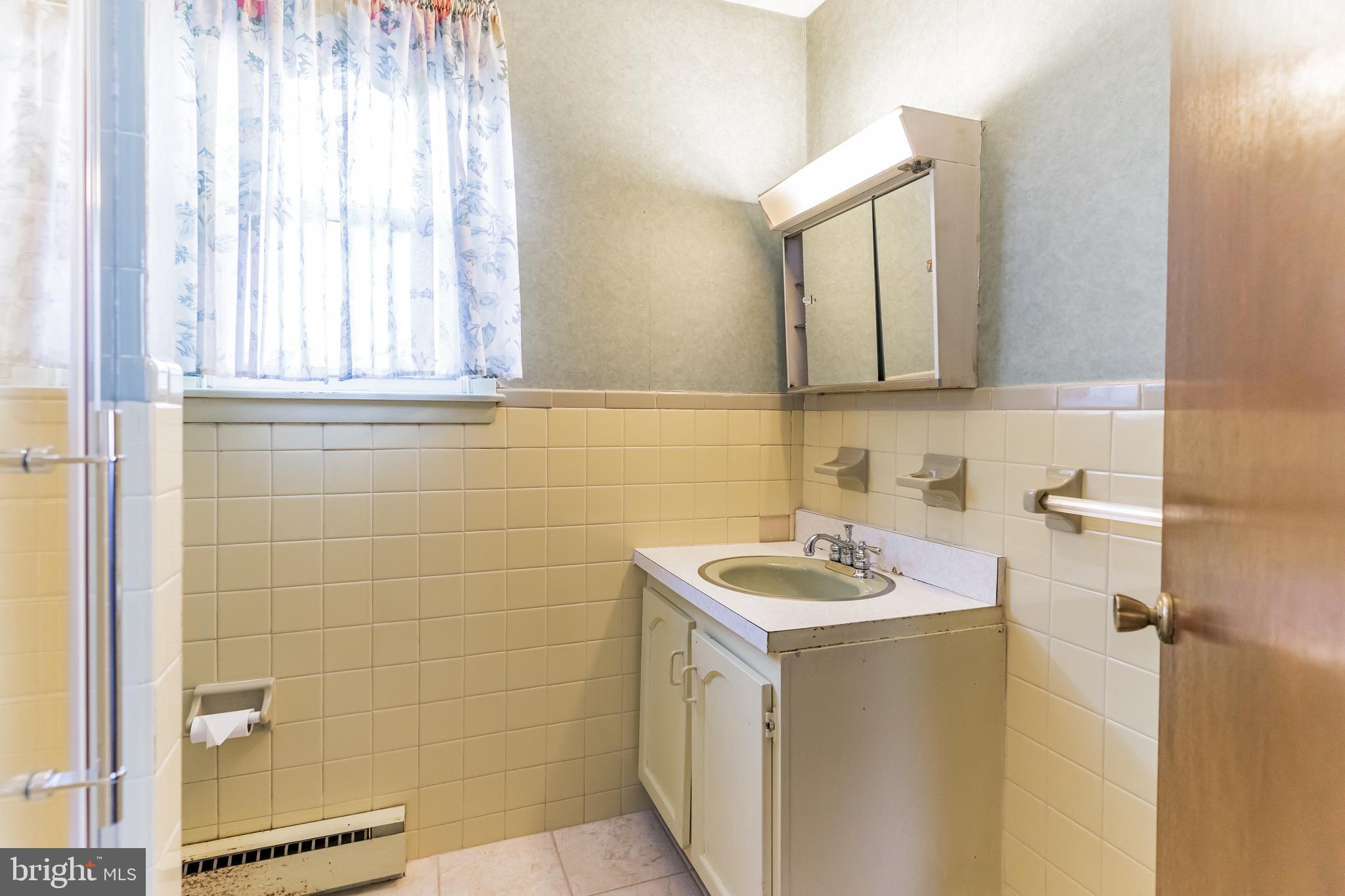 219 Broadway Hammonton, NJ 08037 - Photo 30 of 44 Main bathroom