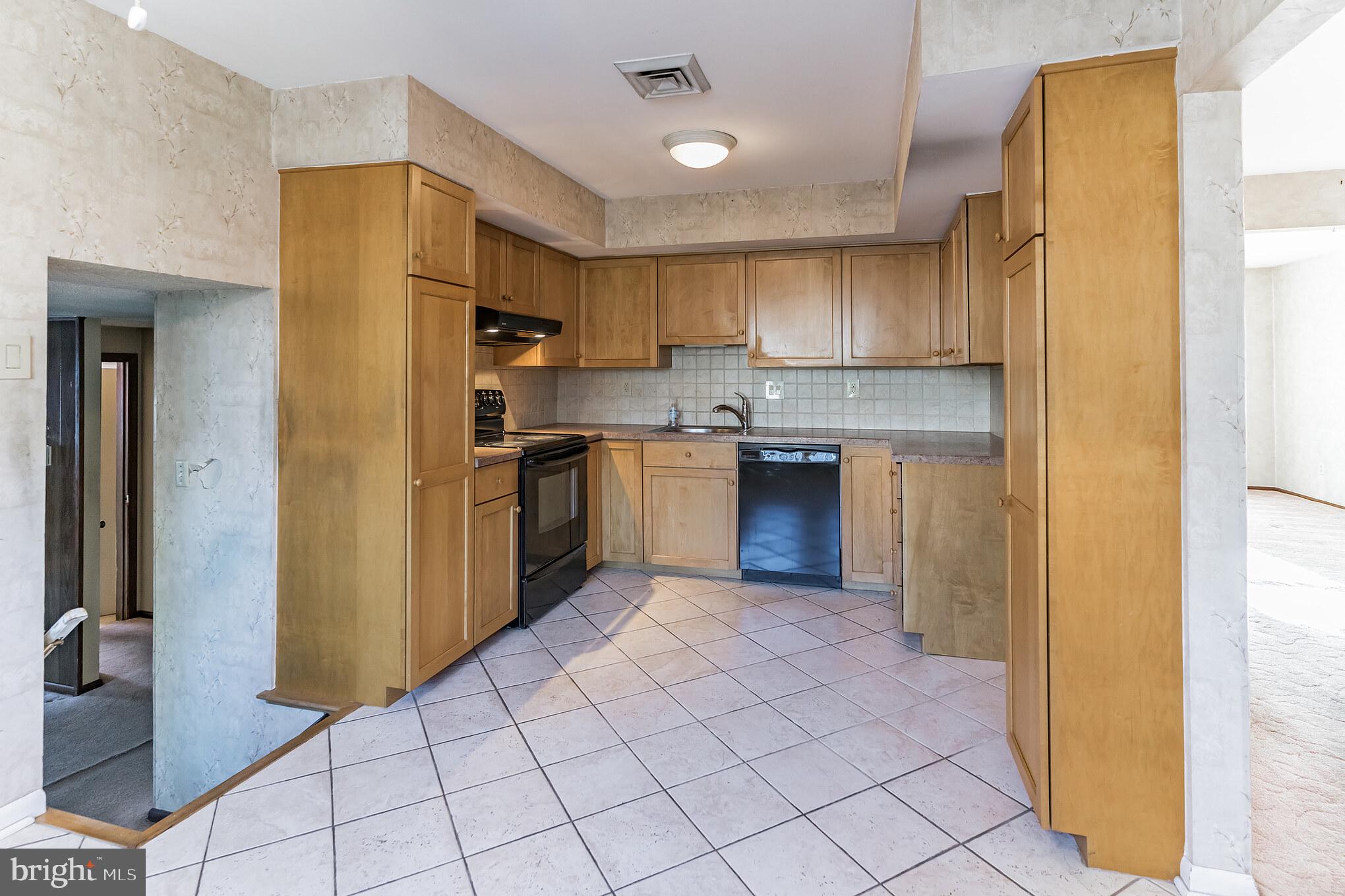 219 Broadway Hammonton, NJ 08037 - Photo 6 of 44 Kitchen