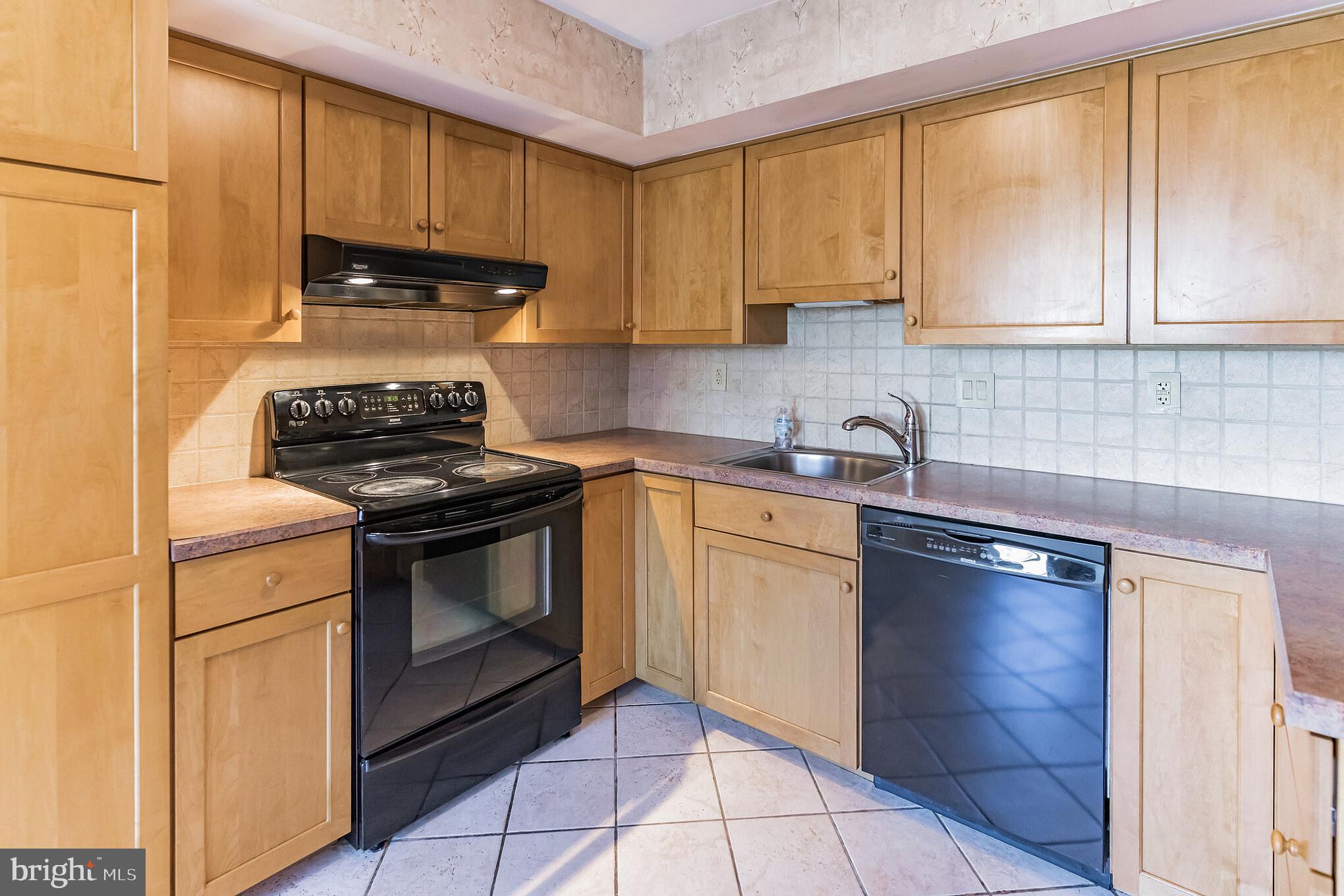 219 Broadway Hammonton, NJ 08037 - Photo 7 of 44 Kitchen close up view