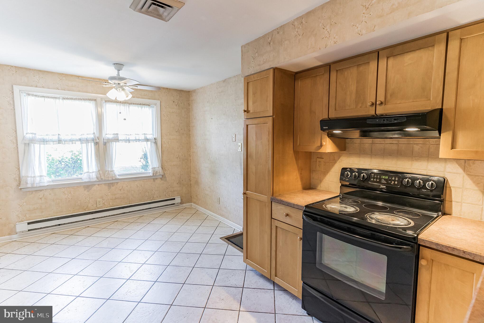 219 Broadway Hammonton, NJ 08037 - Photo 8 of 44 Kitchen dining area