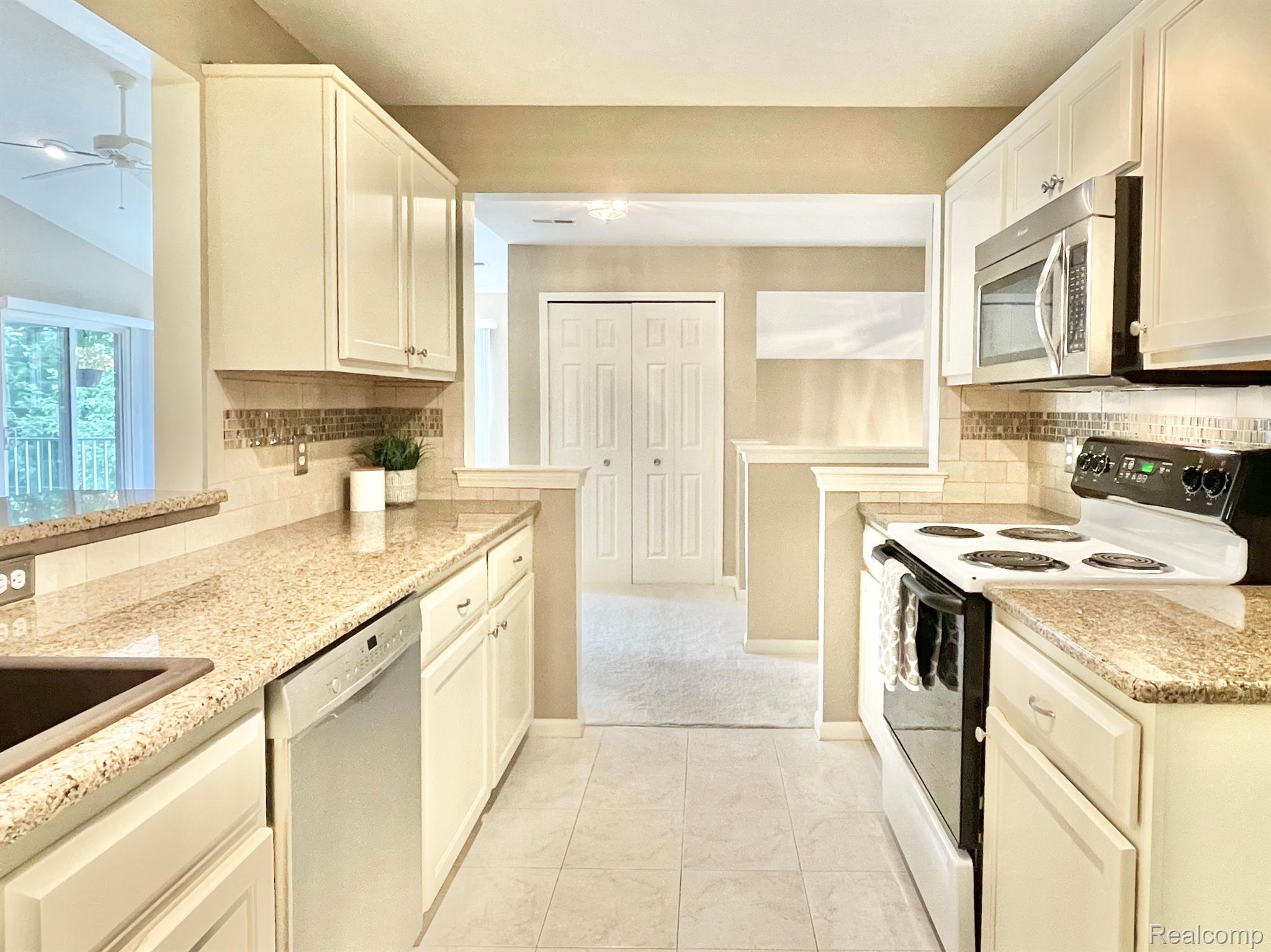 1916 Flagstone Circle, Unit 83 Rochester, MI 48307 - Photo 13 of 31 Lots of cabinet & counter space