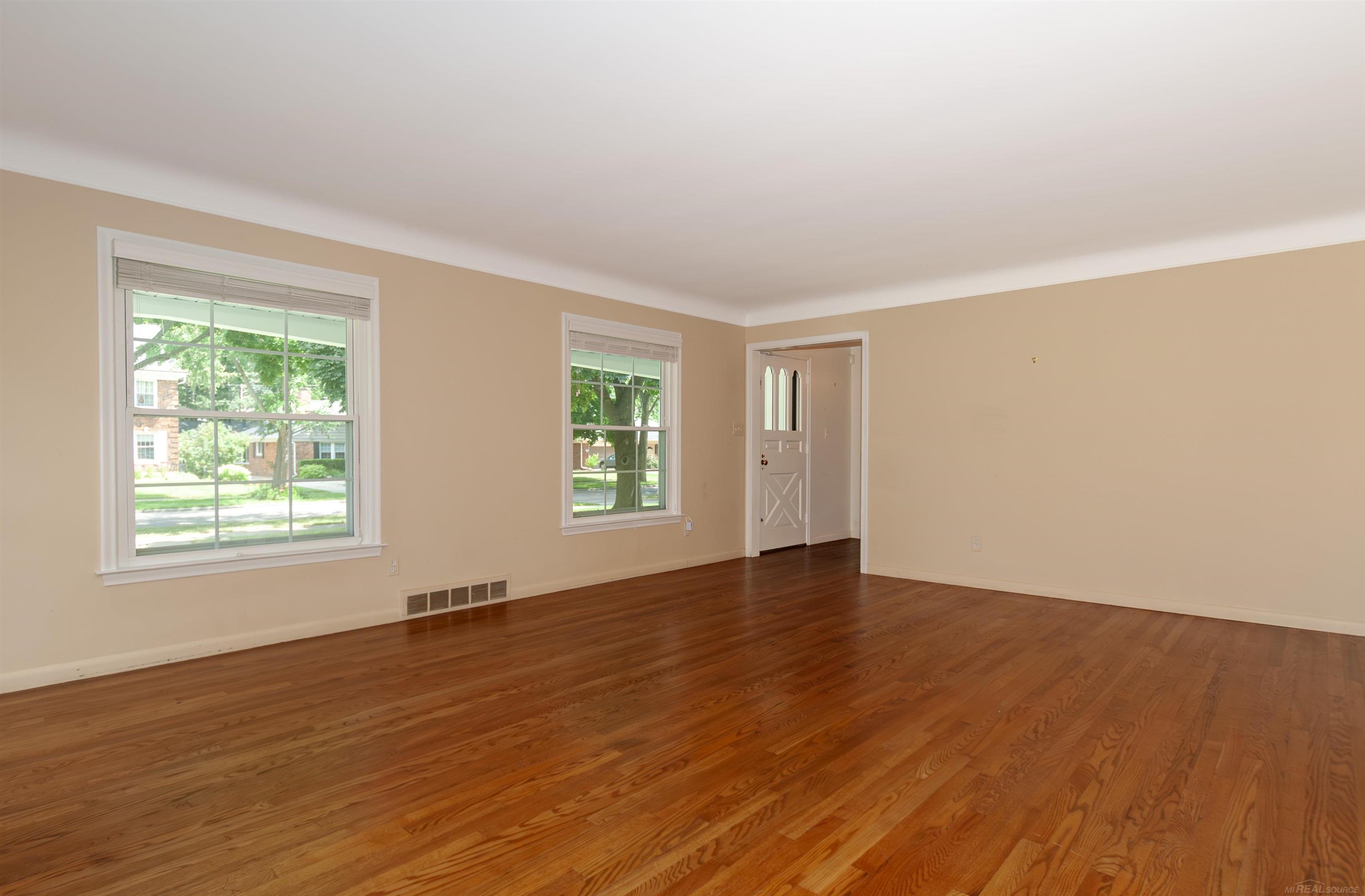 55 Roslyn Road Grosse Pointe, MI 48236 - Photo 6 of 50 50149466-1ddc0ab0-1316-494b-b2ea-f0ff82b1a744.JPG