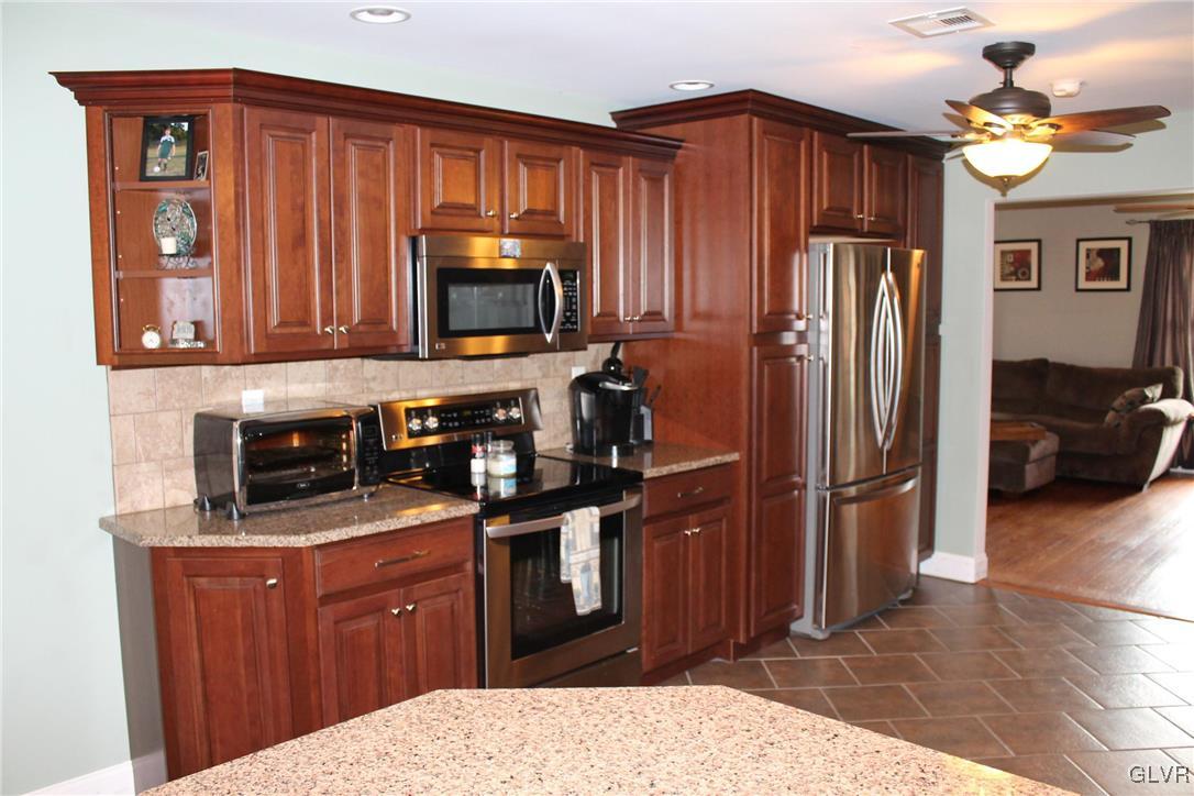 6435 Jacksonville Road Bath, PA 18014 - Photo 5 of 24 STAINLESS STEEL APPLIANCES