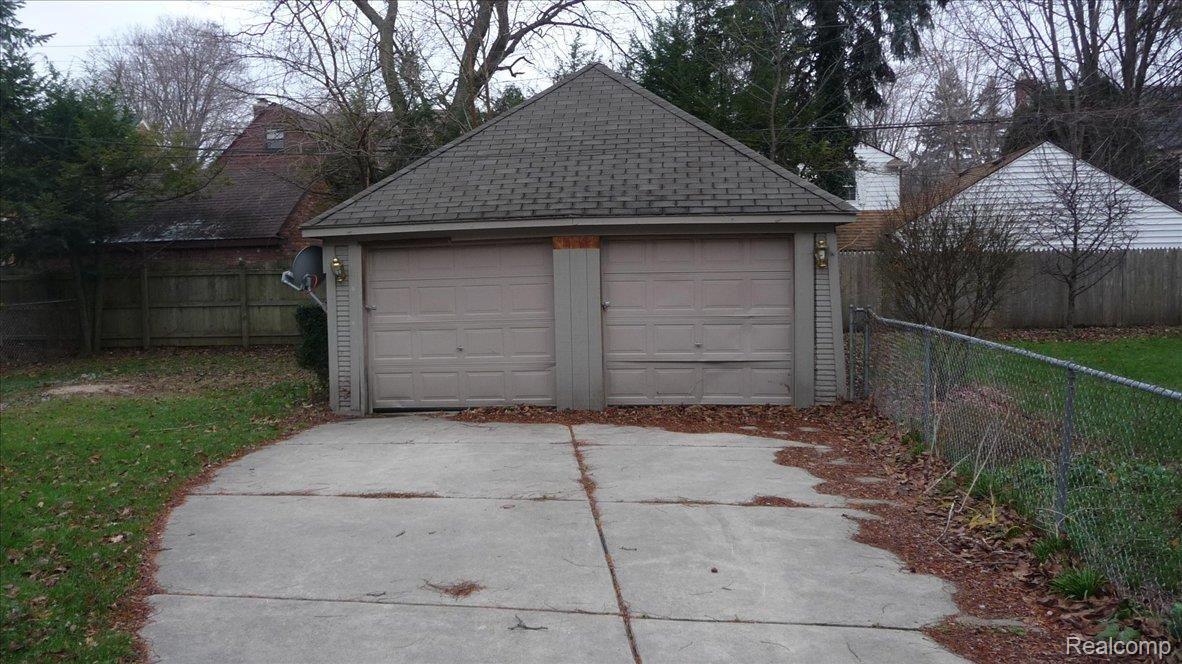 16585 Edinborough Road Detroit, MI 48219 - Photo 3 of 15 P1070464