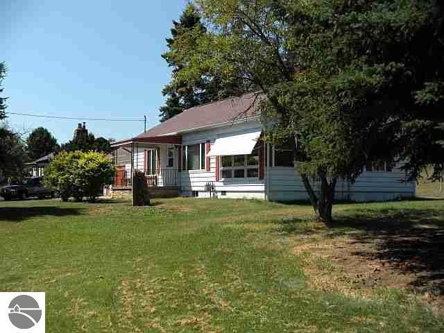 8494 South Schomberg Road Cedar, MI 49621 - Photo 9 of 53 1797825-8.JPG