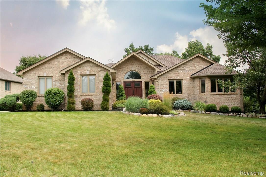 2016 Reagan Drive Rochester, MI 48309 - Photo 1 of 35 IMG_4990.JPG