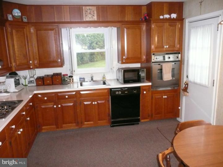 18 Jeffrey Road Reading, PA 19601 - Photo 4 of 8 Kitchen