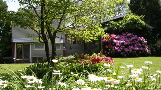 2076 Hopewell Road Bethlehem, PA 18017 - Photo 3 of 17 Gallery Image 3
