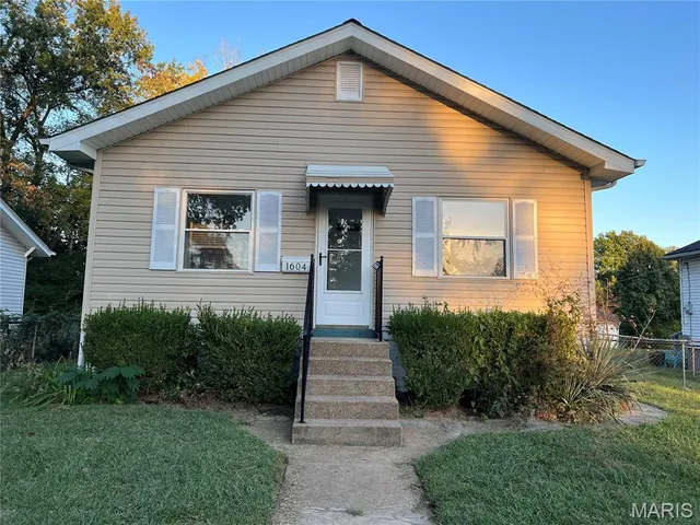 $169,900 | 1604 Quendo Avenue, University City, MO 63130