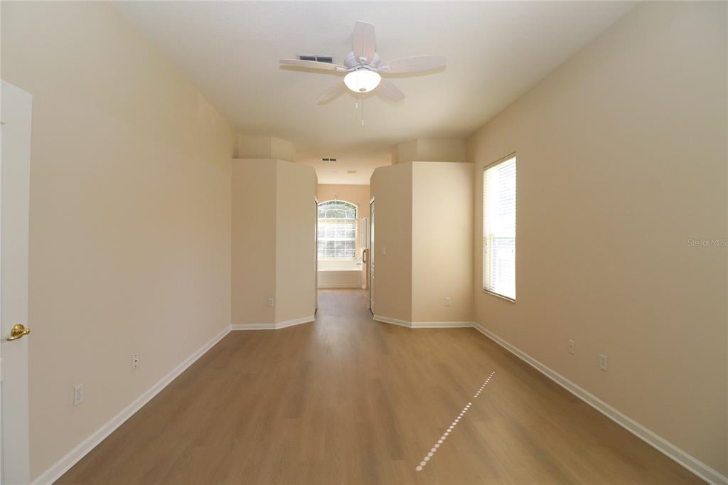 605 Cheviot Court Apopka, FL 32712 - Photo 19 of 32 an empty room with windows and closet