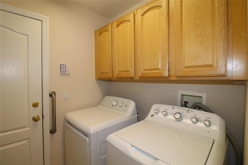 605 Cheviot Court Apopka, FL 32712 - Photo 5 of 32 a utility room with dryer and washer