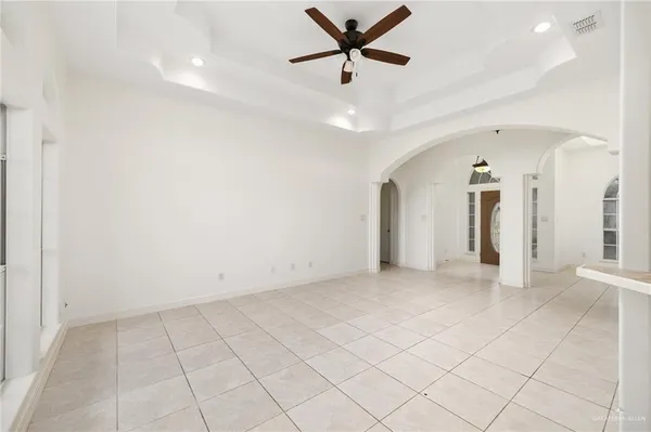 an empty room with closet and a ceiling fan