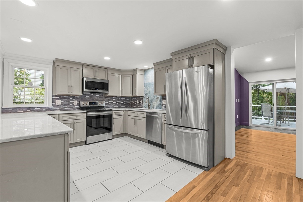 11 Longview Road Framingham, MA 01701 - Photo 3 of 38 Gallery Image 3
