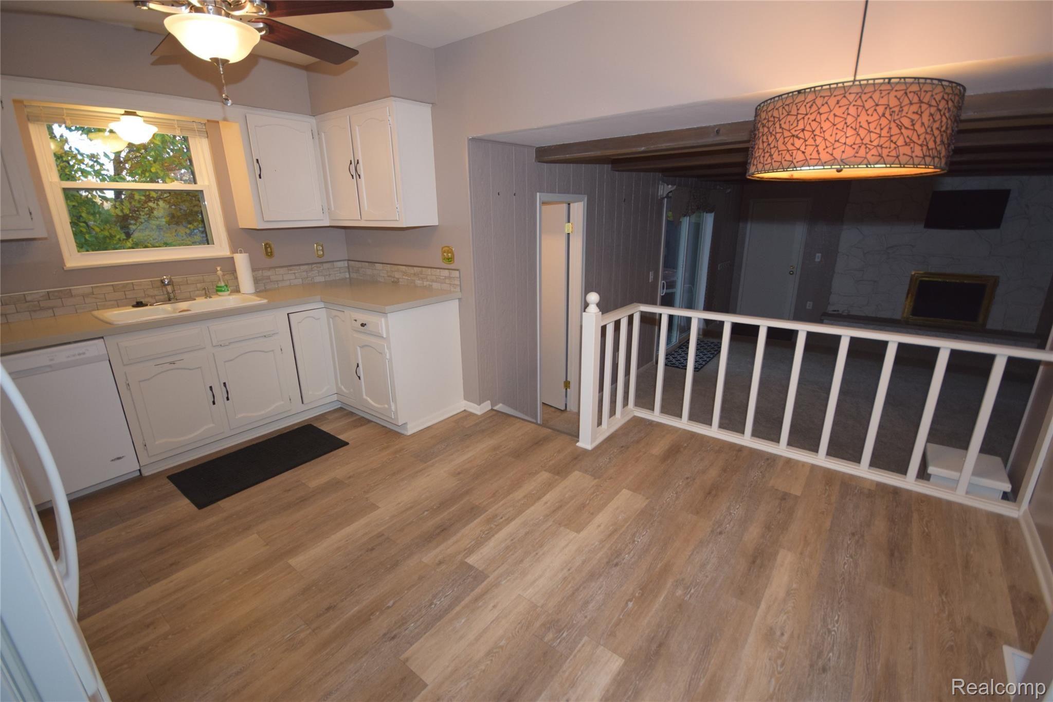 13314 Crane Ridge Drive Fenton, MI 48430 - Photo 5 of 18 DSC_0136.JPG