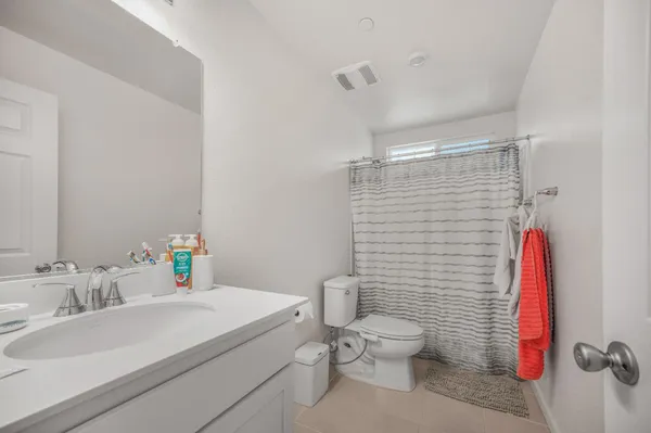 $474,999 | 6648 East Washington Avenue, Fresno, CA 93727