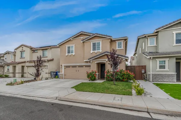 $474,999 | 6648 East Washington Avenue, Fresno, CA 93727