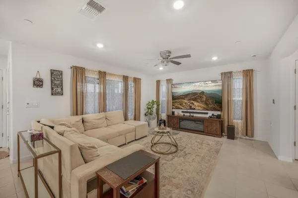 $474,999 | 6648 East Washington Avenue, Fresno, CA 93727