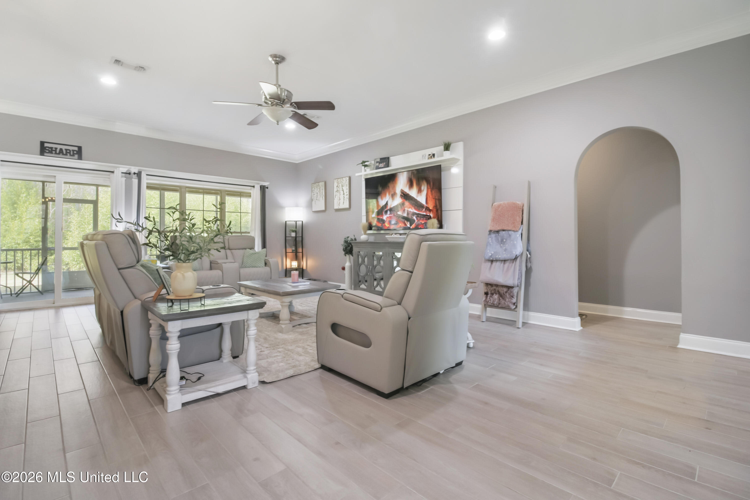 15548 Dobson Road D'Iberville, MS 39540 - Photo 10 of 55 Living room