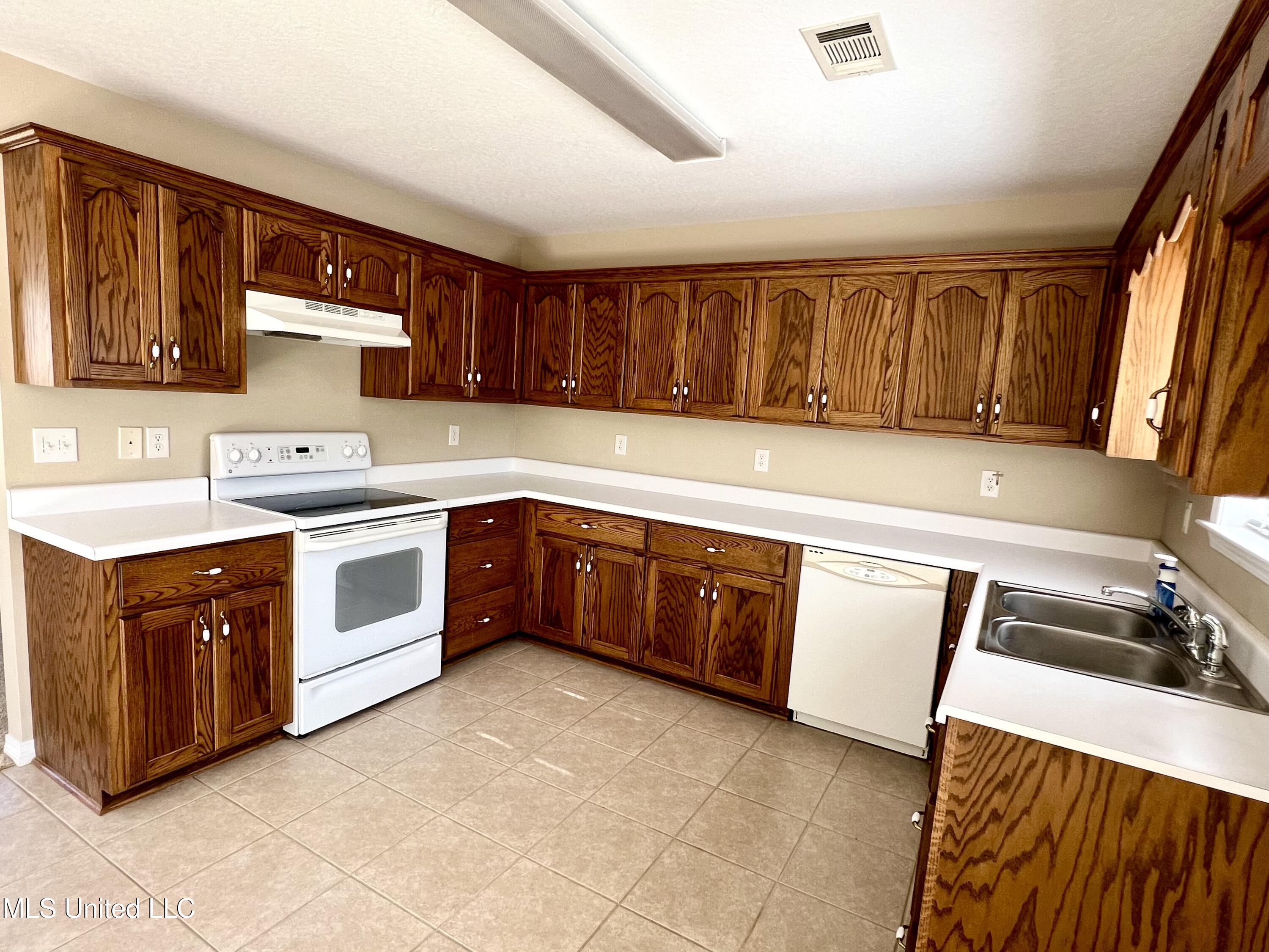 6904 Tanner Williams Road Lucedale, MS 39452 - Photo 5 of 28 IMG_2882