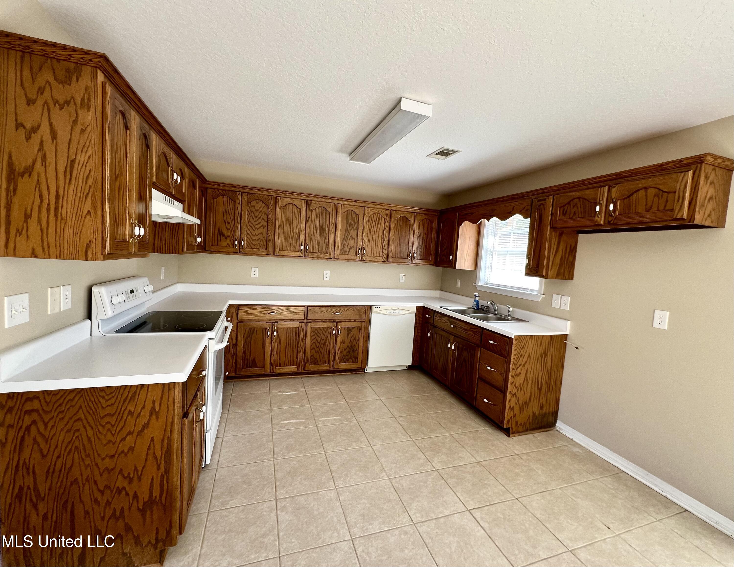 6904 Tanner Williams Road Lucedale, MS 39452 - Photo 7 of 28 IMG_2881