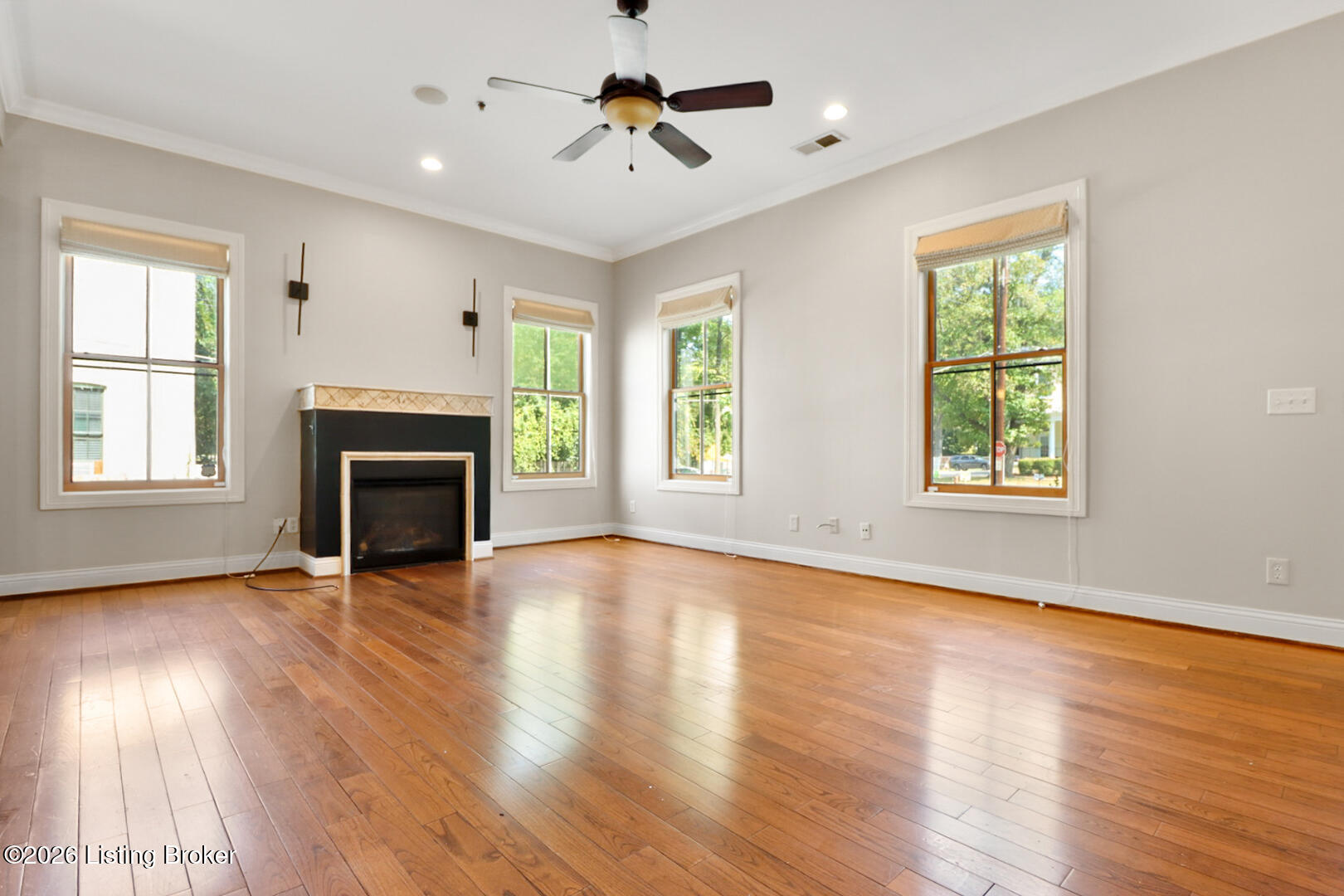 927 Cherokee Road, Unit 5E Louisville, KY 40204 - Photo 6 of 34 20260917_165445300_iOS