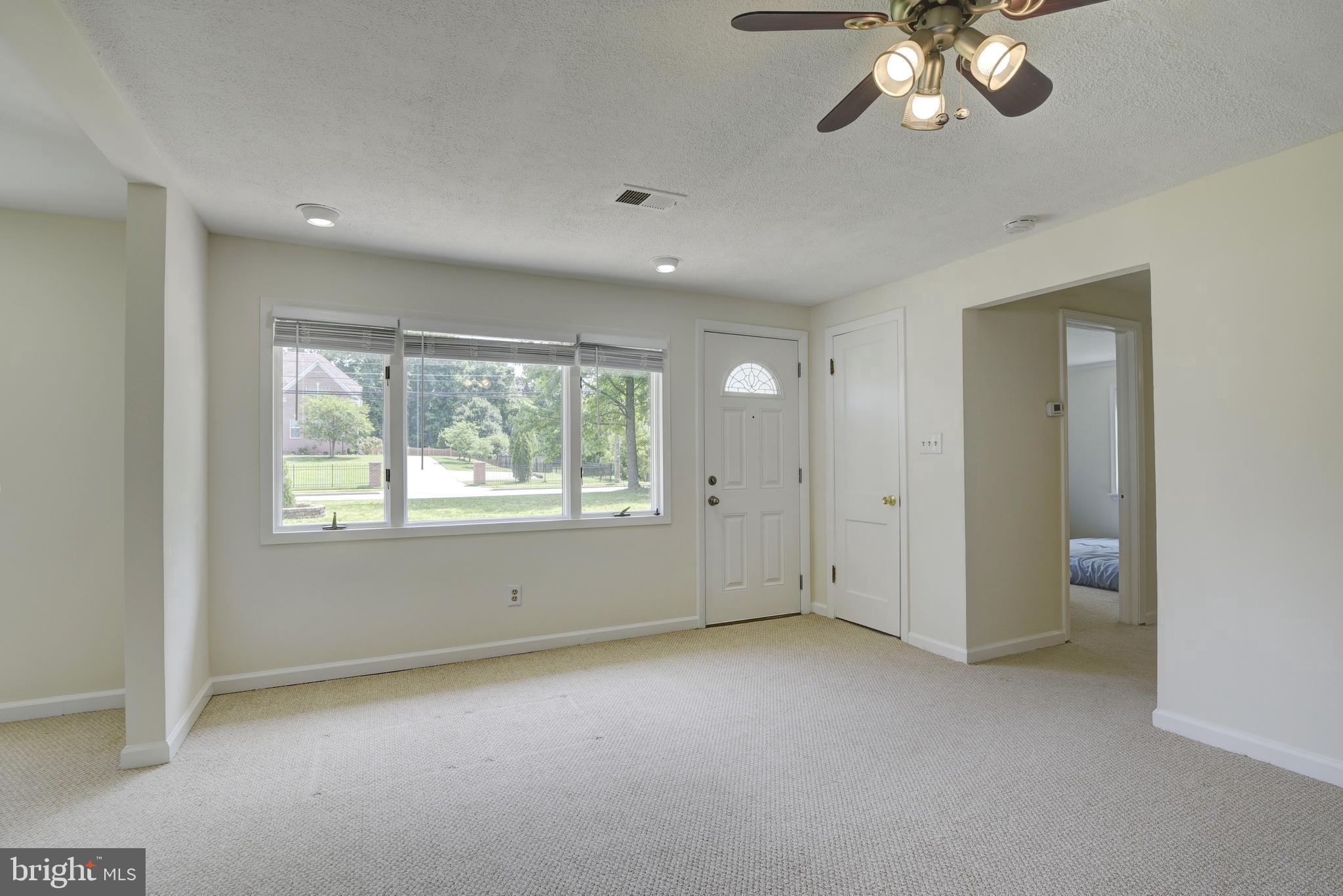 7804 Schelhorn Road Alexandria, VA 22306 - Photo 11 of 30 Living Room