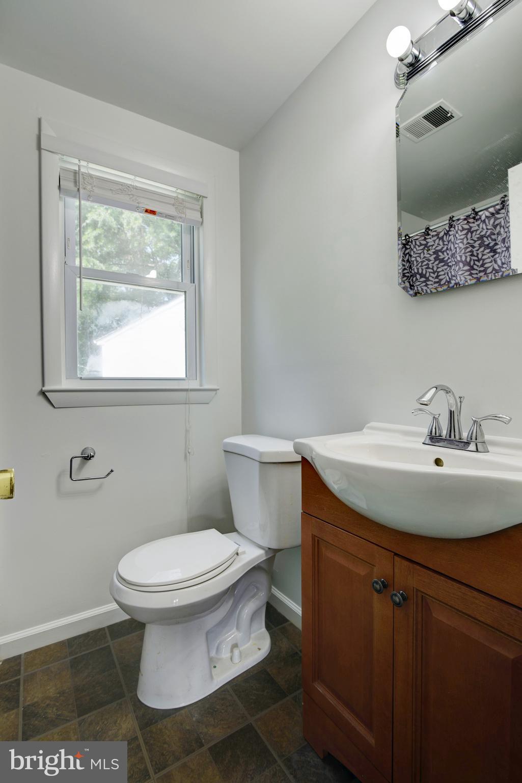 7804 Schelhorn Road Alexandria, VA 22306 - Photo 14 of 30 Bathroom 2