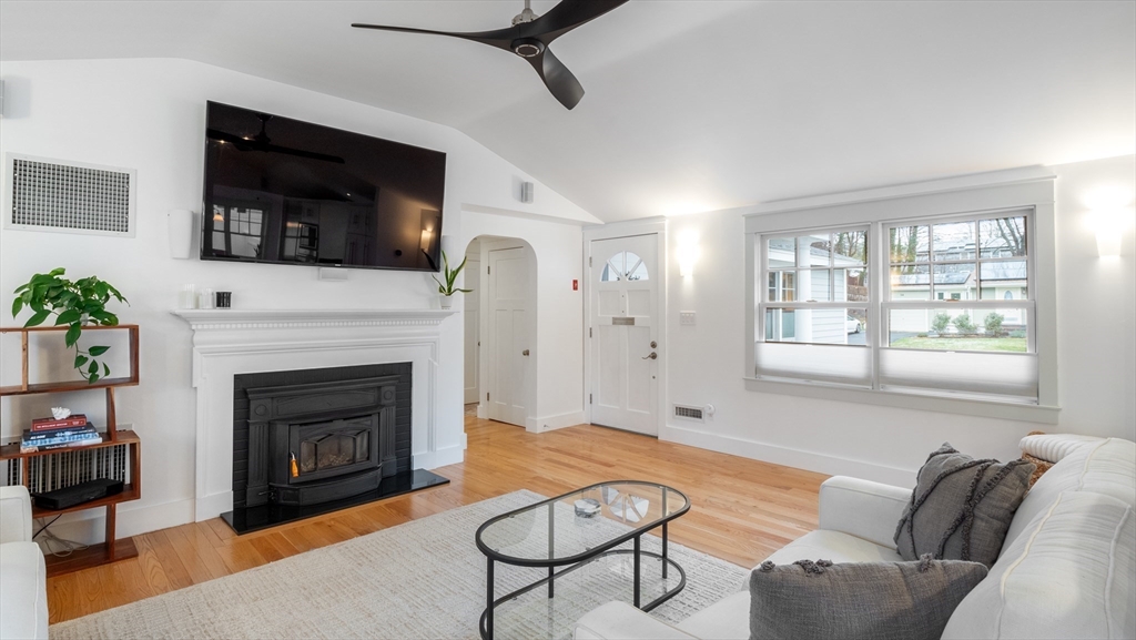 13 Moynihan Road Hamilton, MA 01982 - Photo 11 of 42 Gallery Image 11