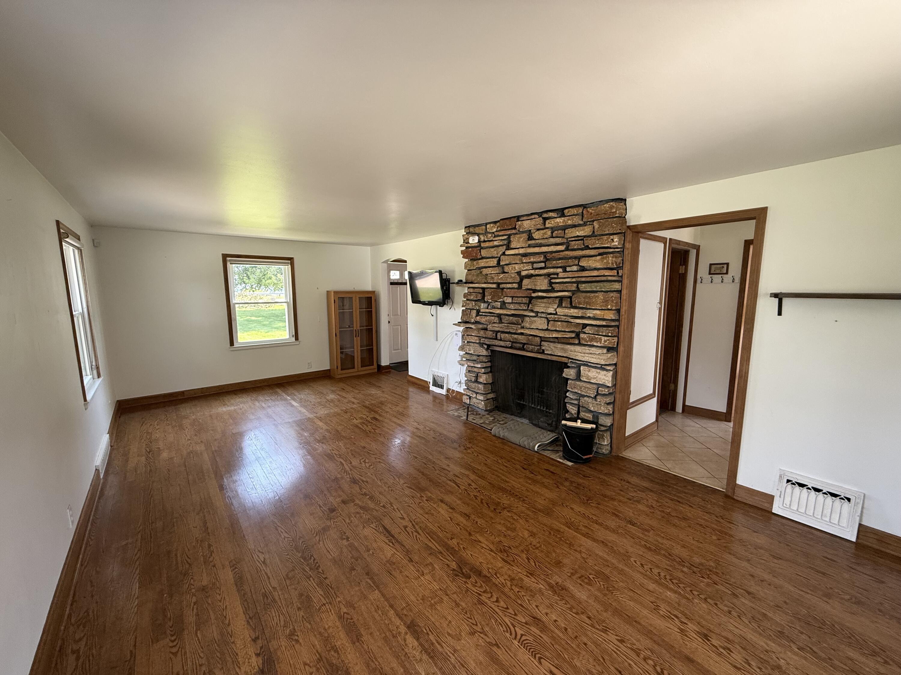 2912 Memorial Drive Two Rivers, WI 54241 - Photo 3 of 14 9