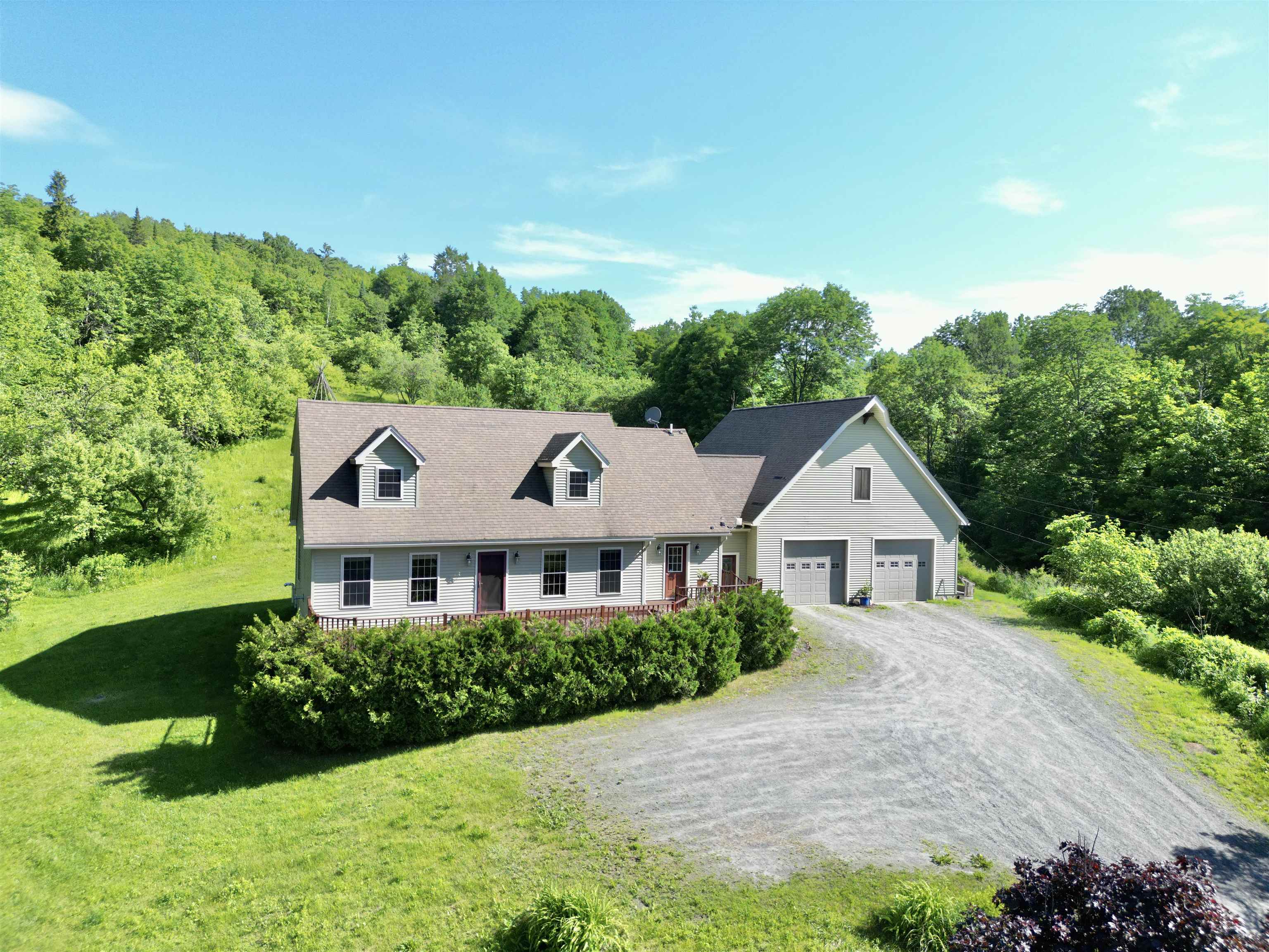 527 Mud Hollow Road Kirby, VT 05824 - Photo 1 of 33