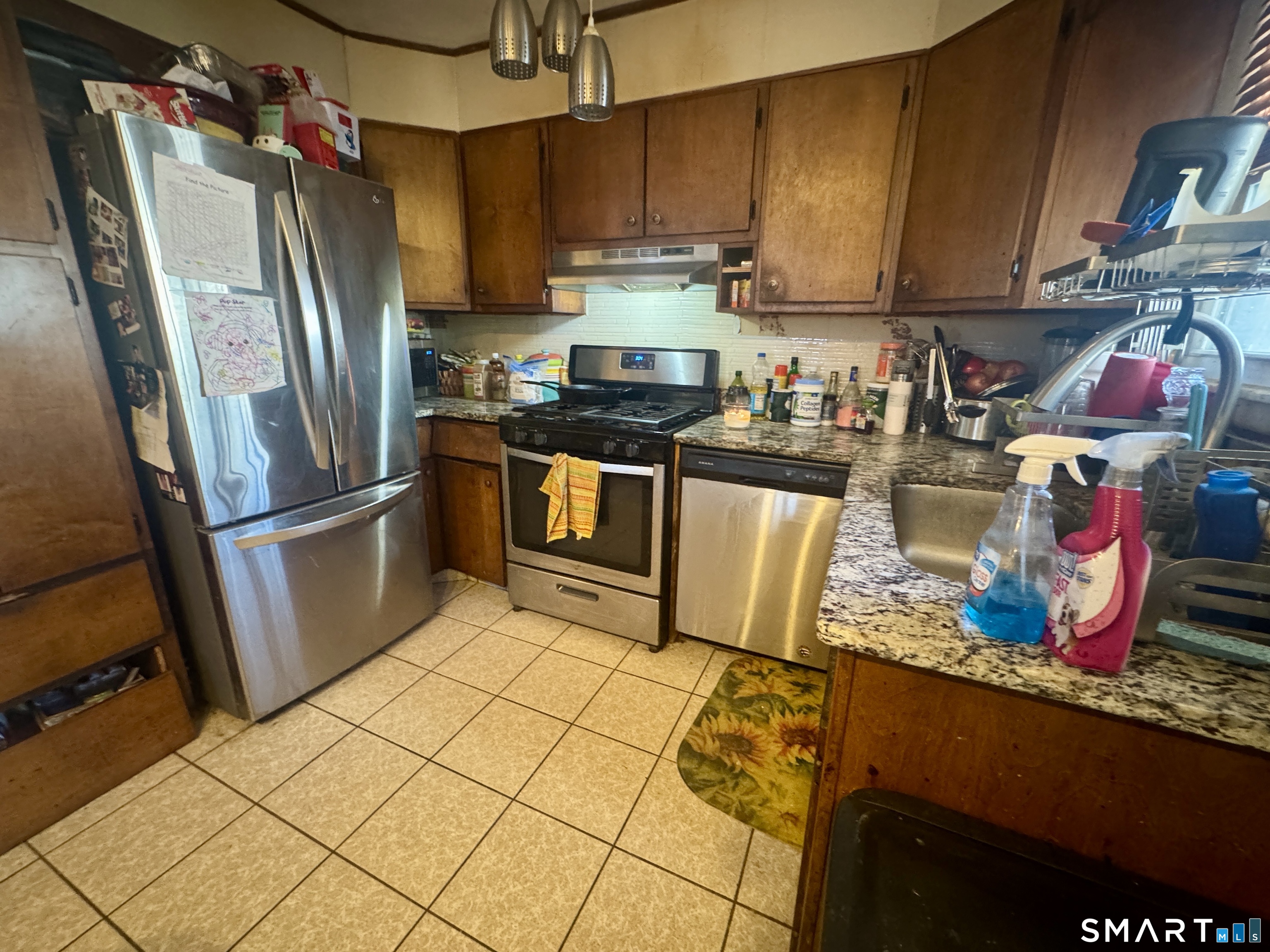 8 Meadow Road Hamden, CT 06514 - Photo 8 of 24