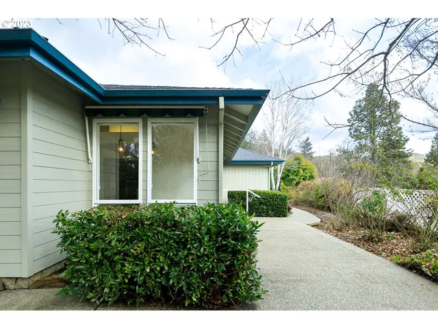 a view of a house with a small yard