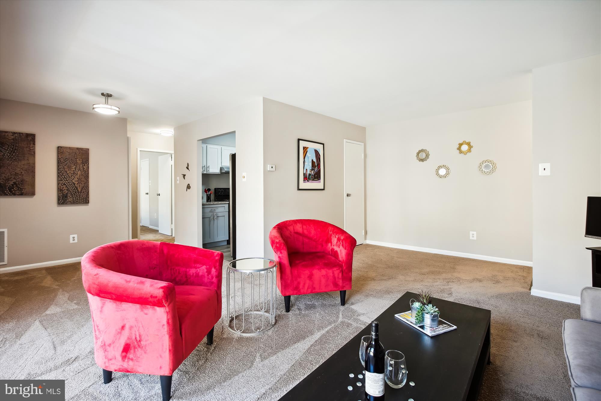 6143 Edsall Road, Unit H Alexandria, VA 22304 - Photo 6 of 18 a living room with furniture