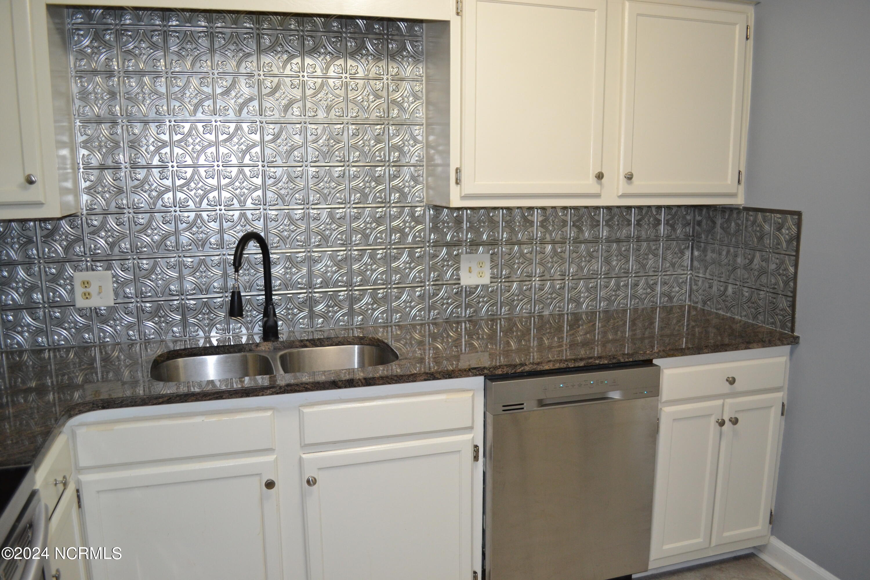 1875 Quail Ridge Road, Unit P Greenville, NC 27858 - Photo 7 of 25 DSC_0268