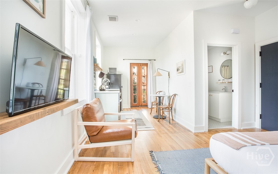 1 East Gordon Street, Unit 4 Savannah, GA 31401 - Photo 14 of 34
