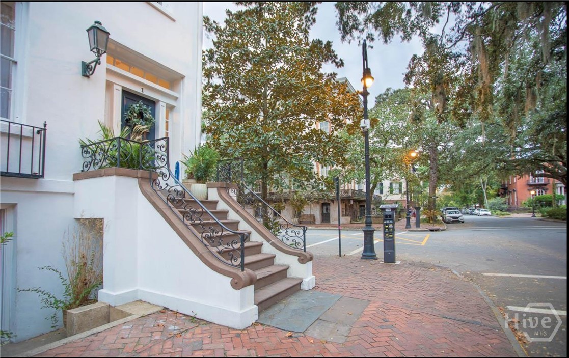 1 East Gordon Street, Unit 4 Savannah, GA 31401 - Photo 3 of 34