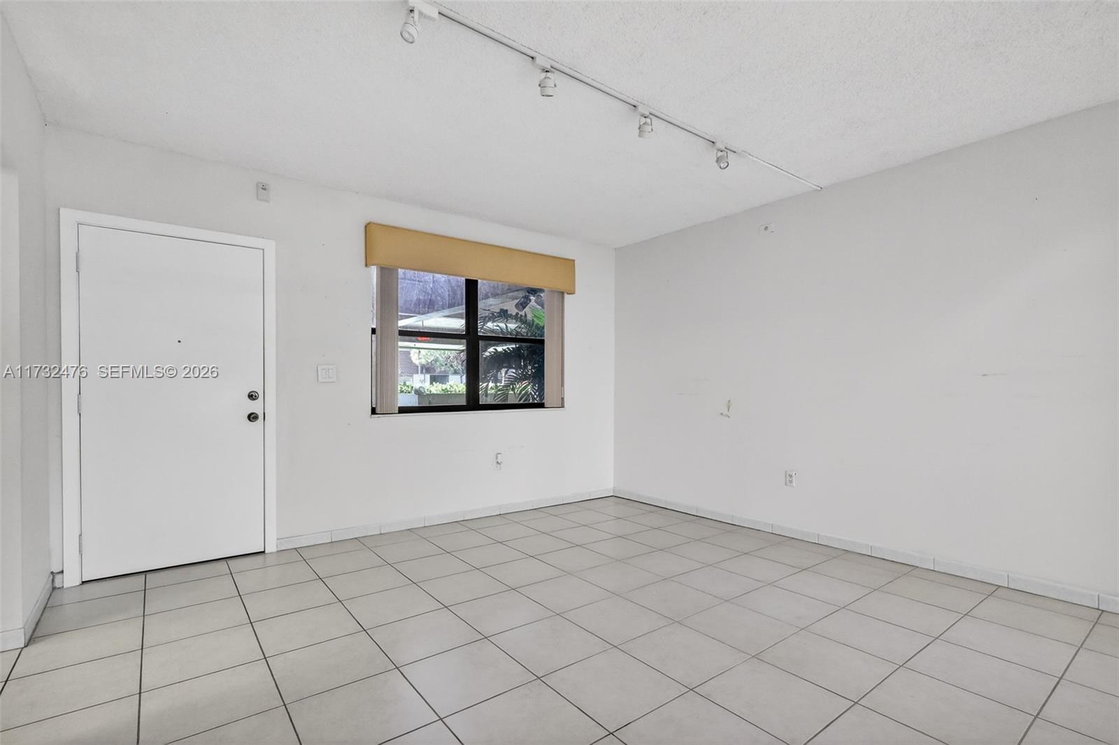 481 Ives Dairy Road, Unit 1054 Miami, FL 33179 - Photo 6 of 36